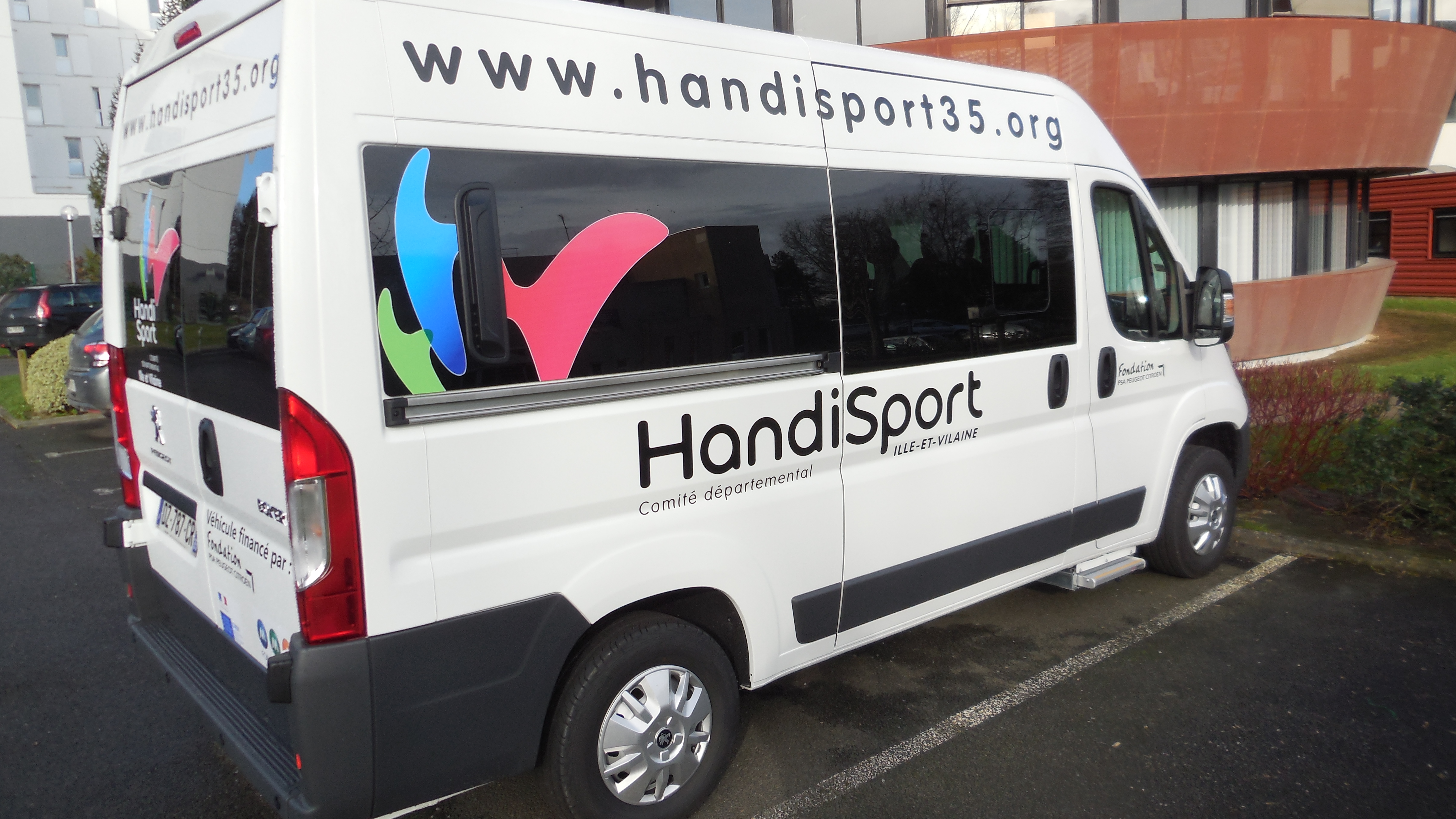 Gros plan sur le véhicule 