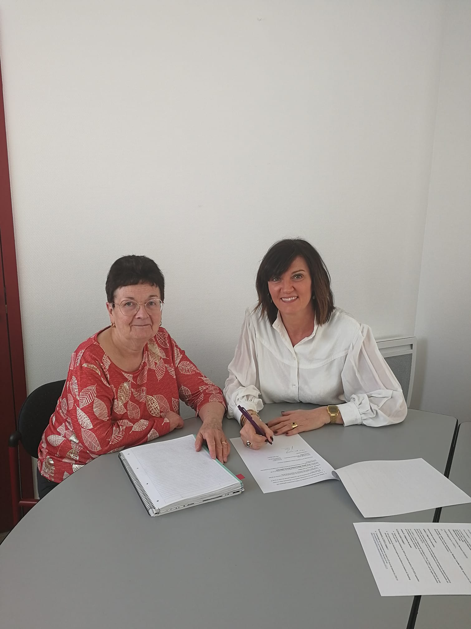 Signature de la convention entre le CDH et a2i