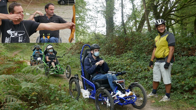 Montage photo de fauteuil Tout terrain pratiqué en forêt avec 2 stagiaires tirant à l'arc 2